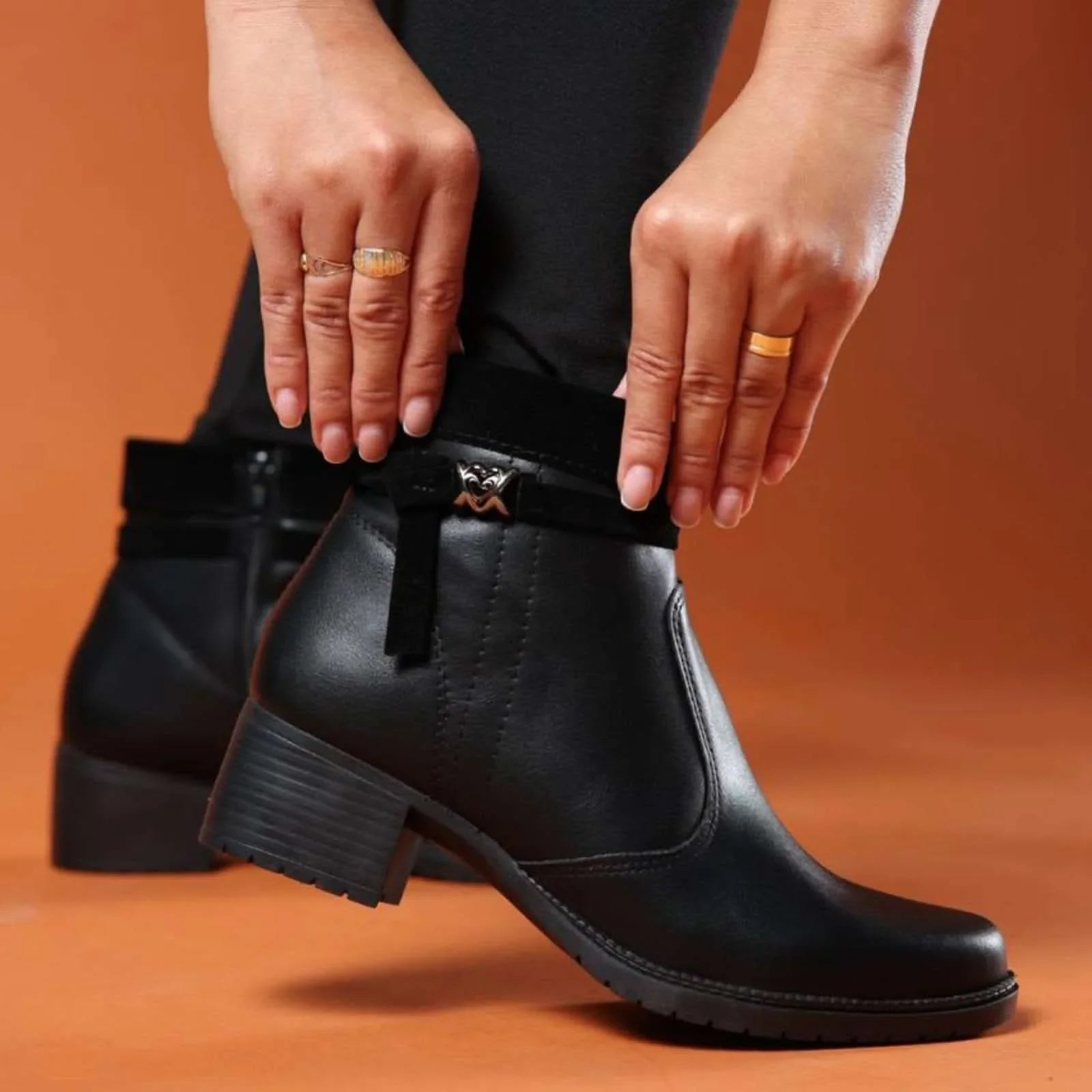 BOTA FEMININA COURO NAPA CONFORT JHENY - Banana Calçados -